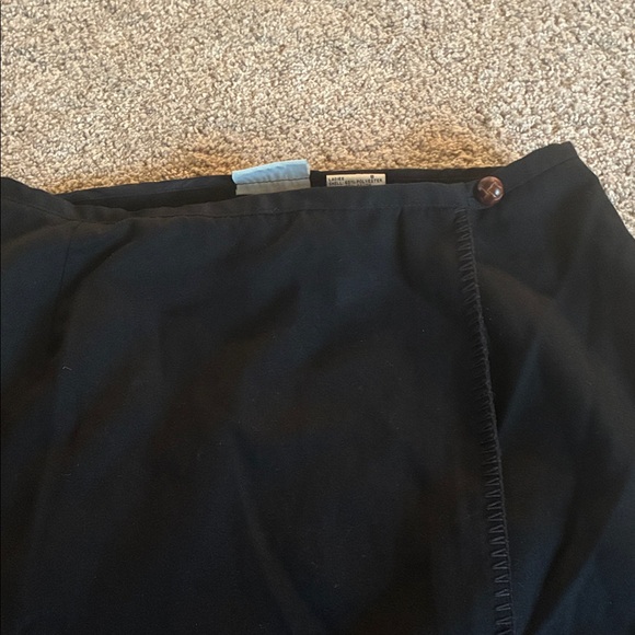 White Stag Black Mini Skirt Button Detail - Picture 3 of 6